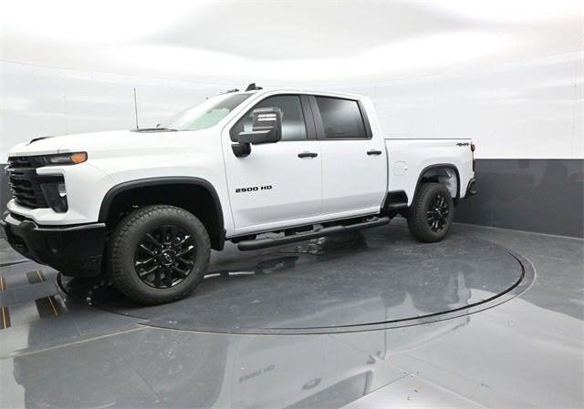 2026 Chevrolet Silverado 2500HD Custom photo 2