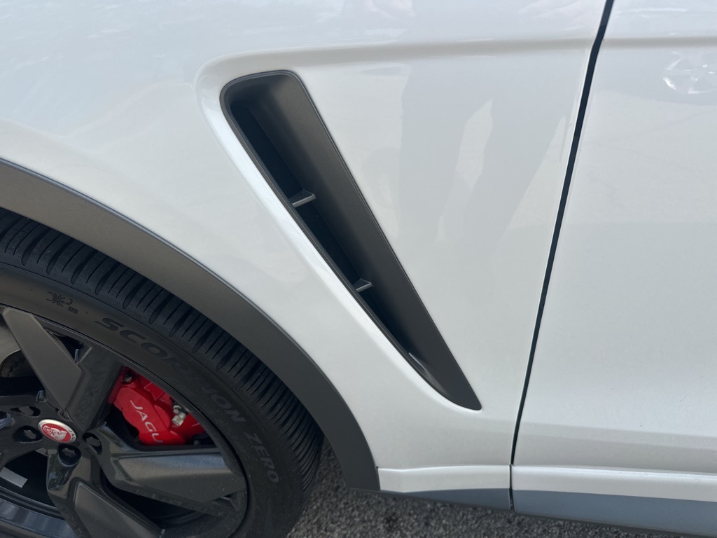 2023 Jaguar F-PACE SVR photo 5