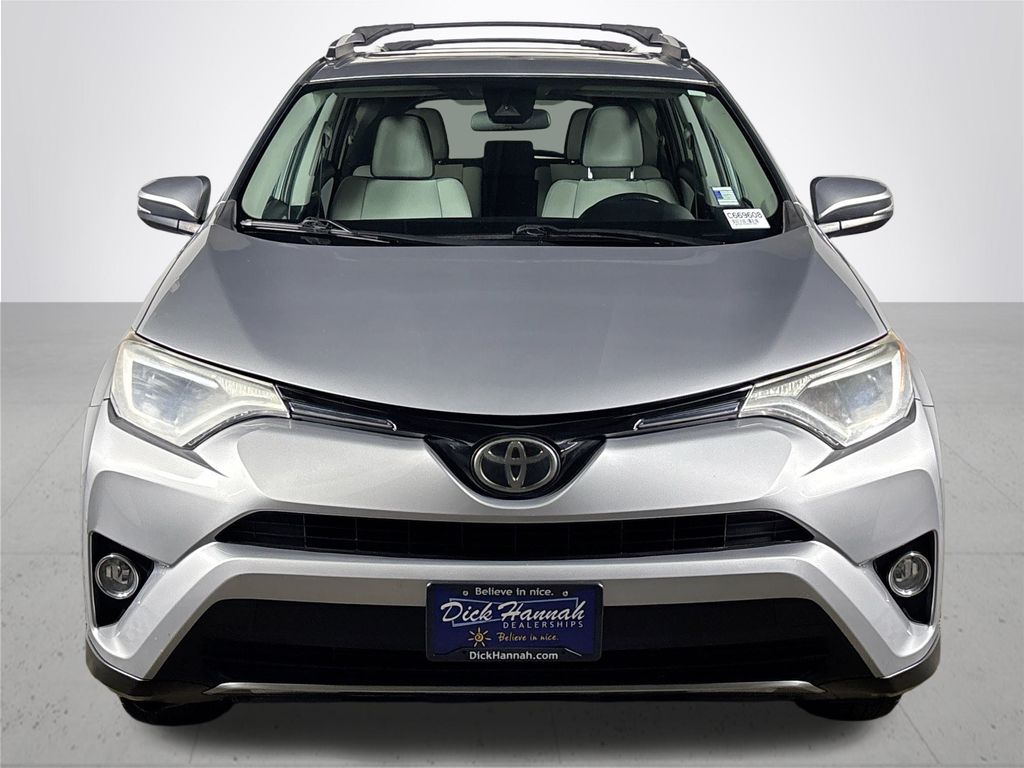 2017 Toyota RAV4 XLE photo 3