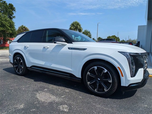 2025 Cadillac Escalade IQ Sport photo 2
