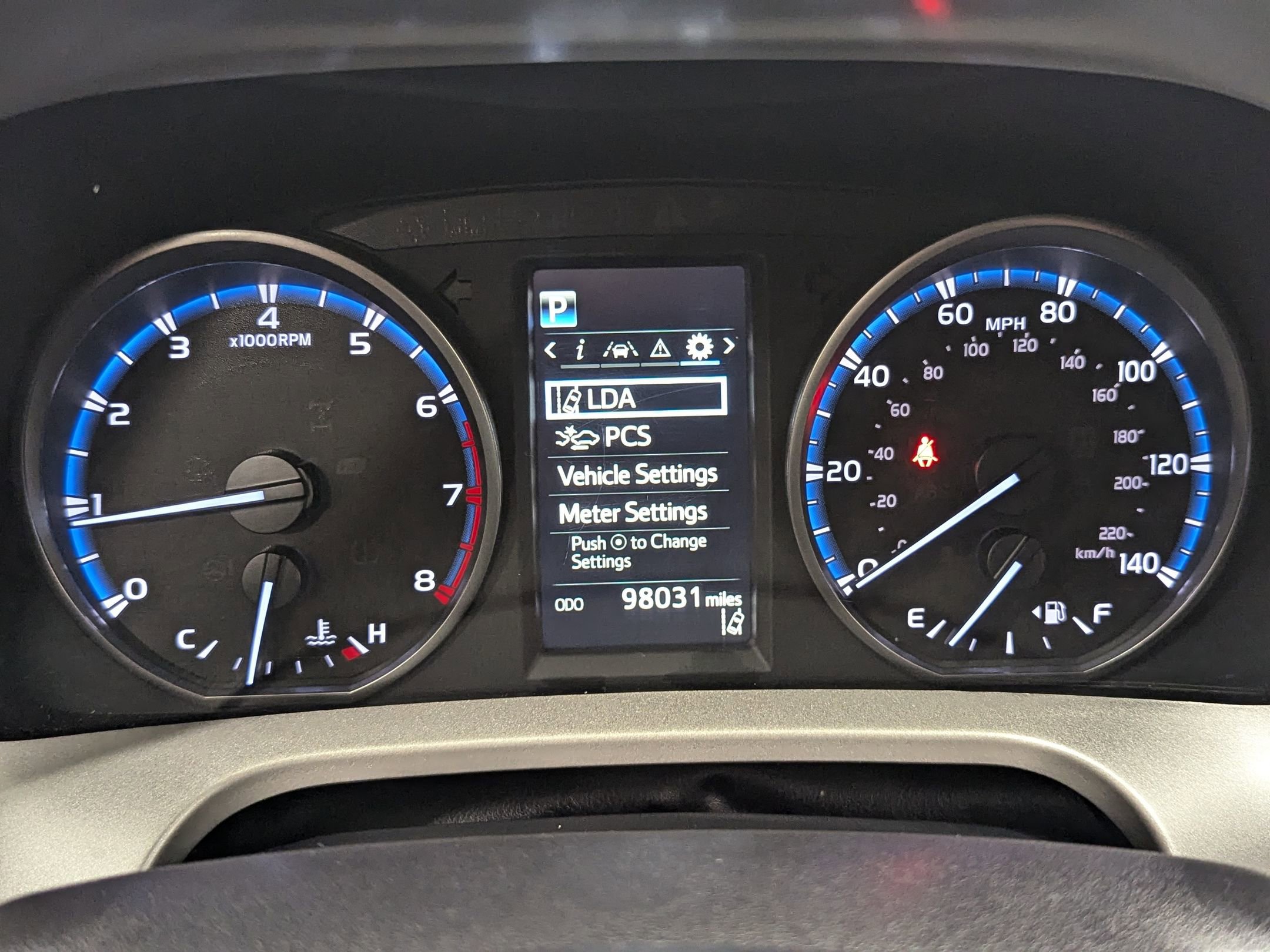 2018 Toyota RAV4 LE photo 14
