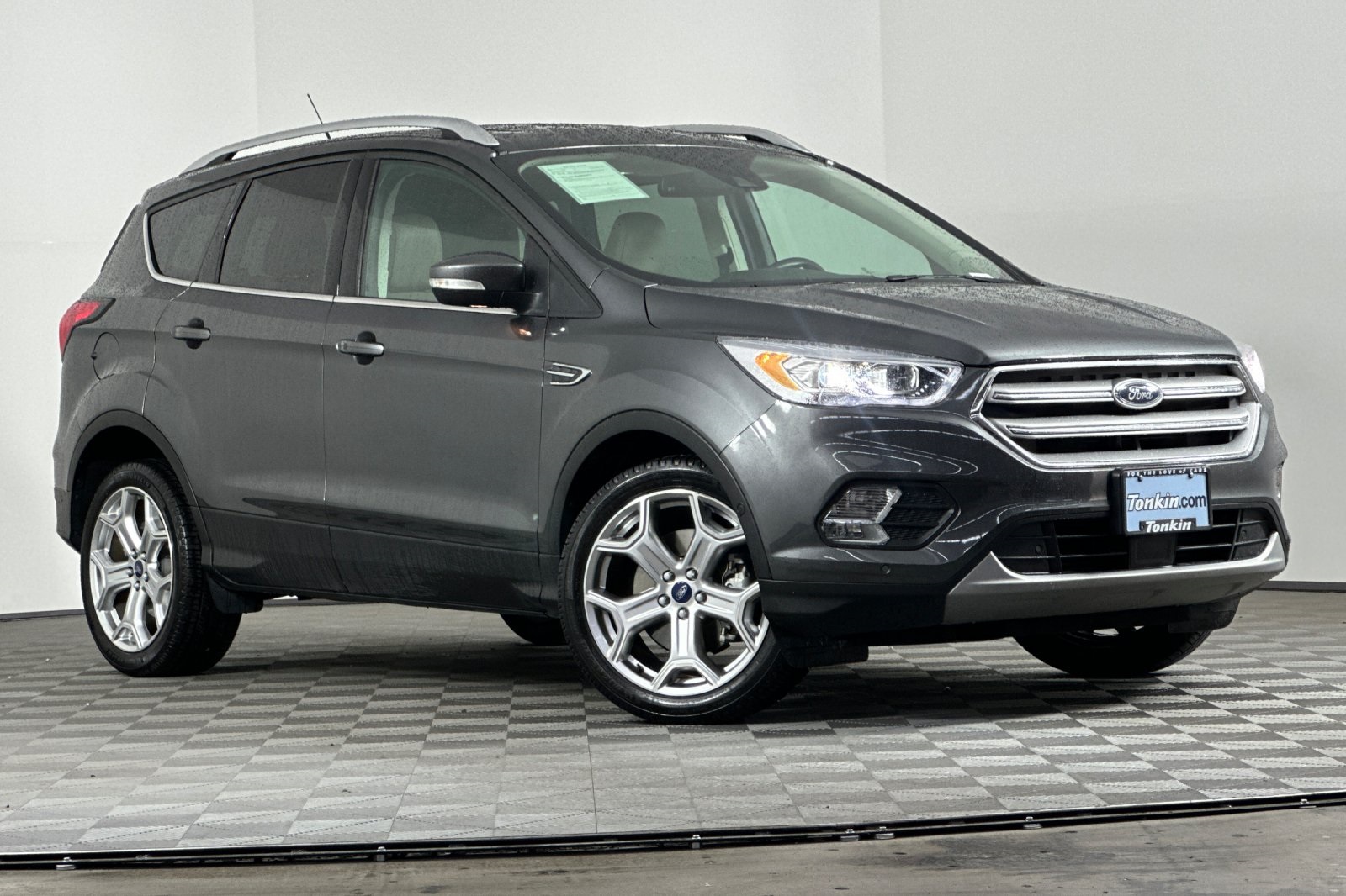 2019 Ford Escape Titanium photo 2