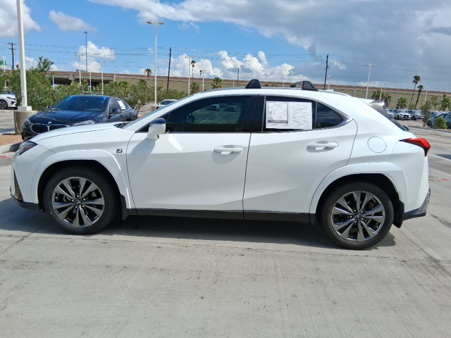 2022 Lexus UX 200 F SPORT photo 3