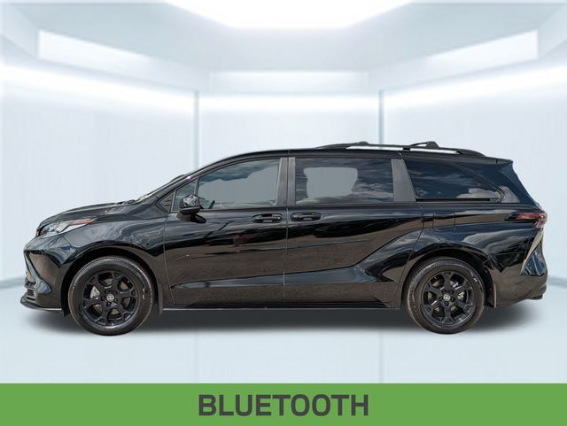 2025 Toyota Sienna Woodland Edition photo 2