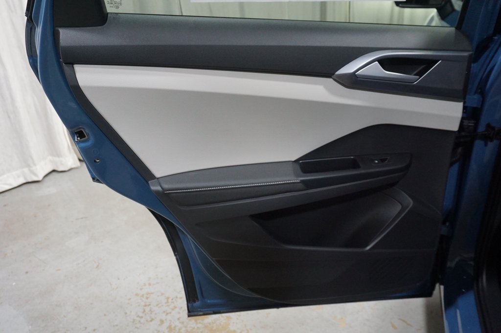 2025 Volkswagen Taos SEL photo 20