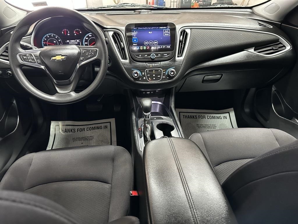 2023 Chevrolet Malibu 1LT photo 2