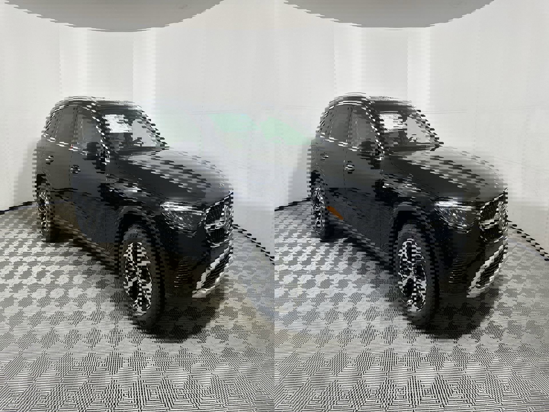 2025 Mercedes Benz GLC 350e 4MATIC photo 2