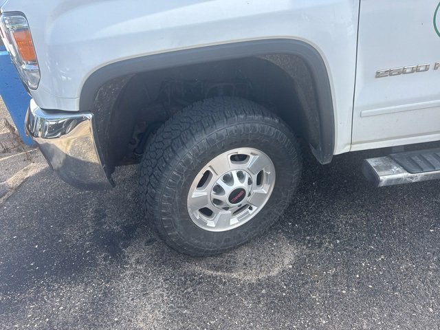 2017 Gmc Sierra 2500 HD SLE photo 3