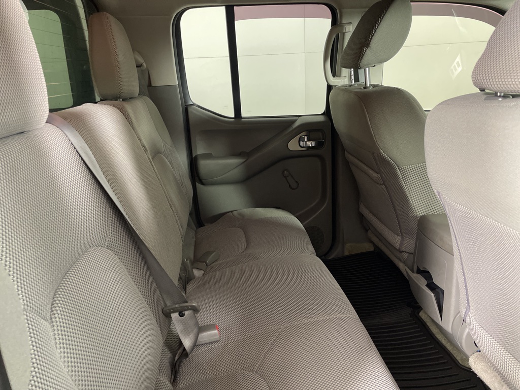 2015 Nissan Frontier S photo 14