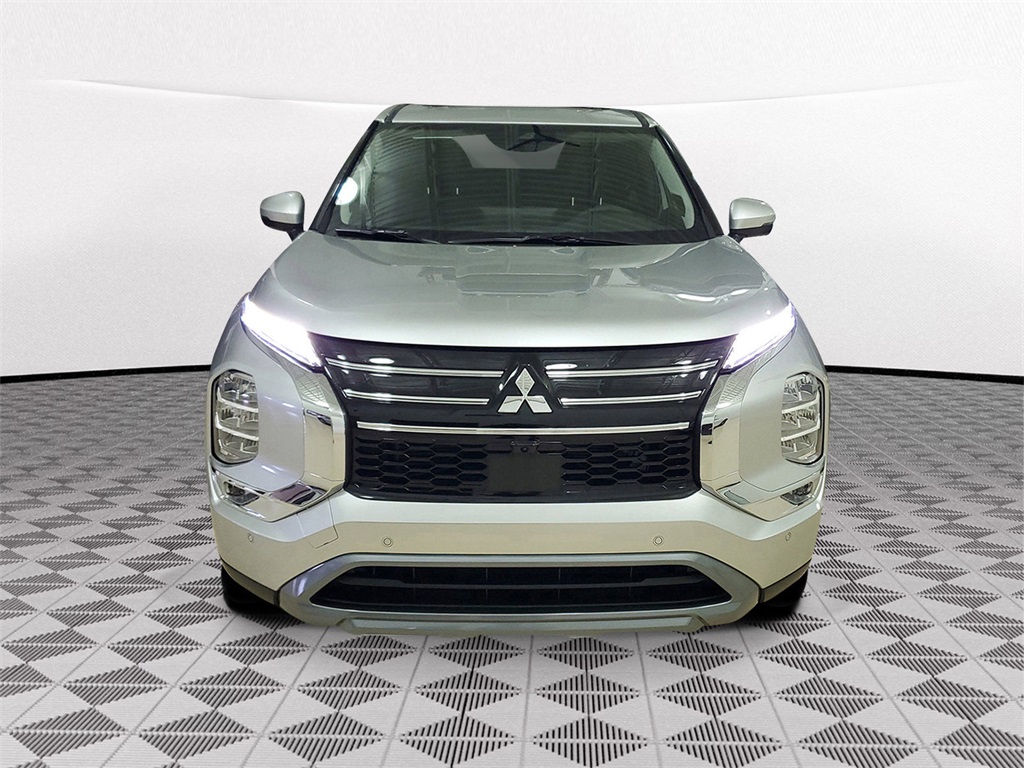 2025 Mitsubishi Outlander SE photo 2