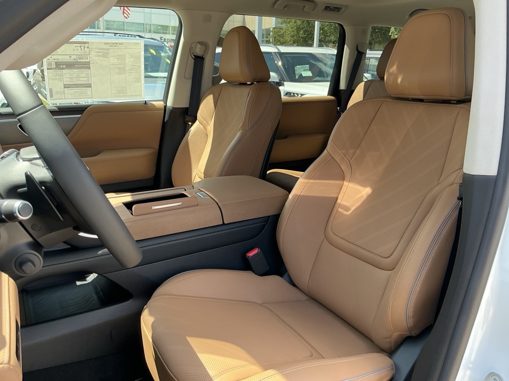 2026 Infiniti QX80 Luxe photo 21