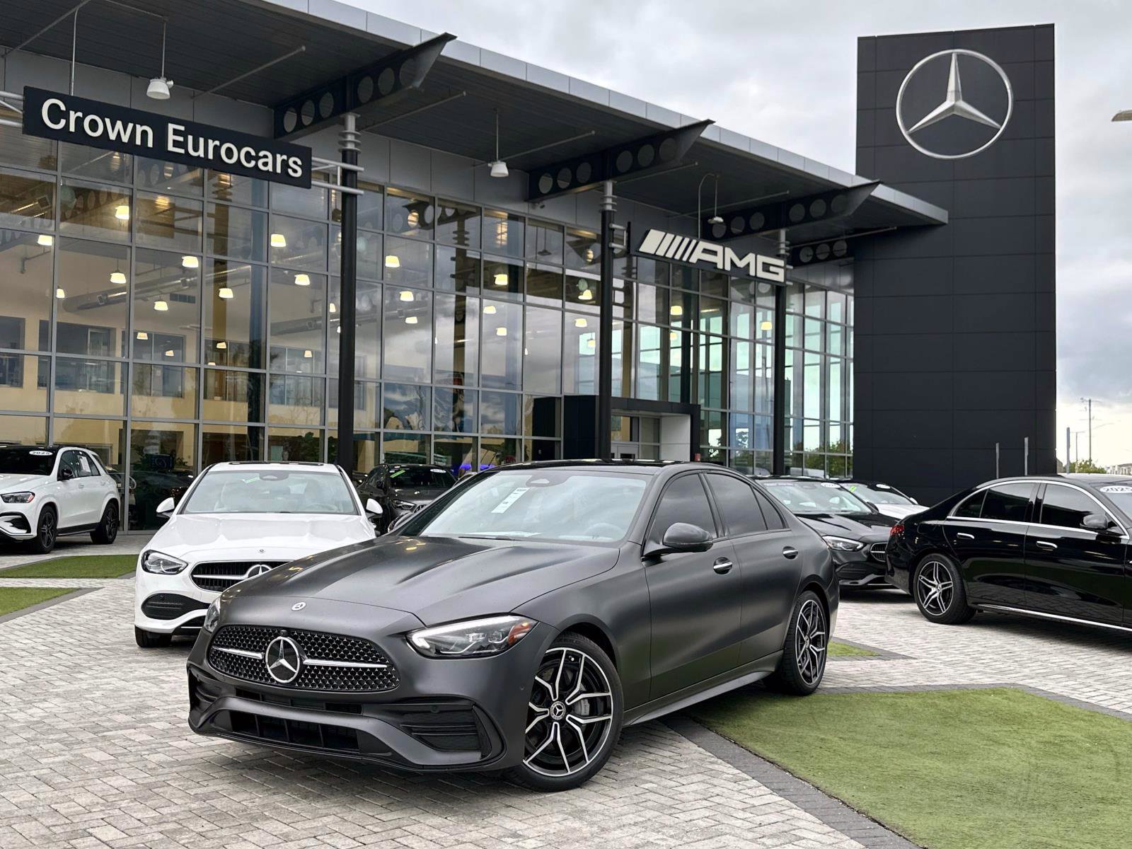 2025 Mercedes-Benz C-Class Sedan C 300's photo