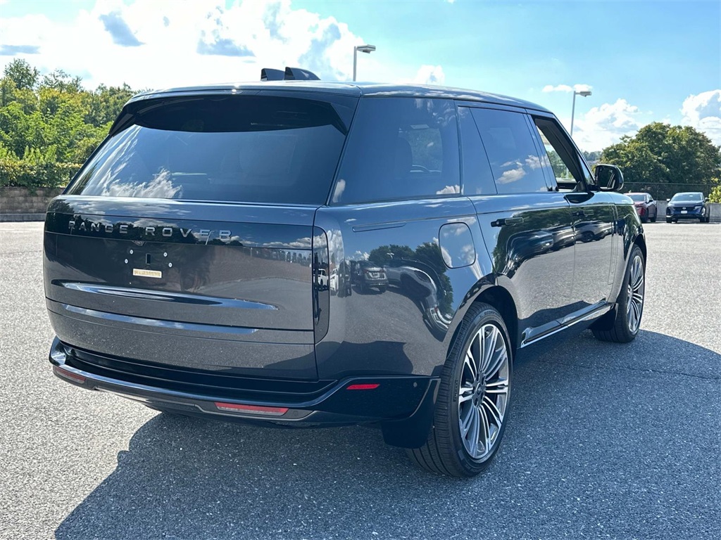 2025 Land Rover Range Rover SE photo 5