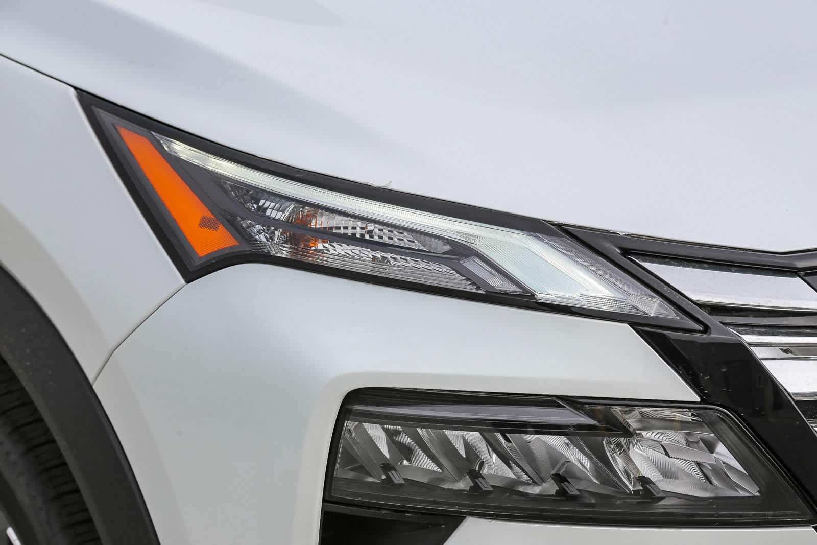 2025 Nissan Rogue SL photo 4