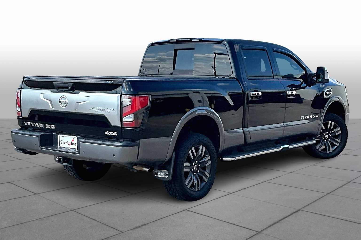 2020 Nissan Titan Platinum Reserve photo 11