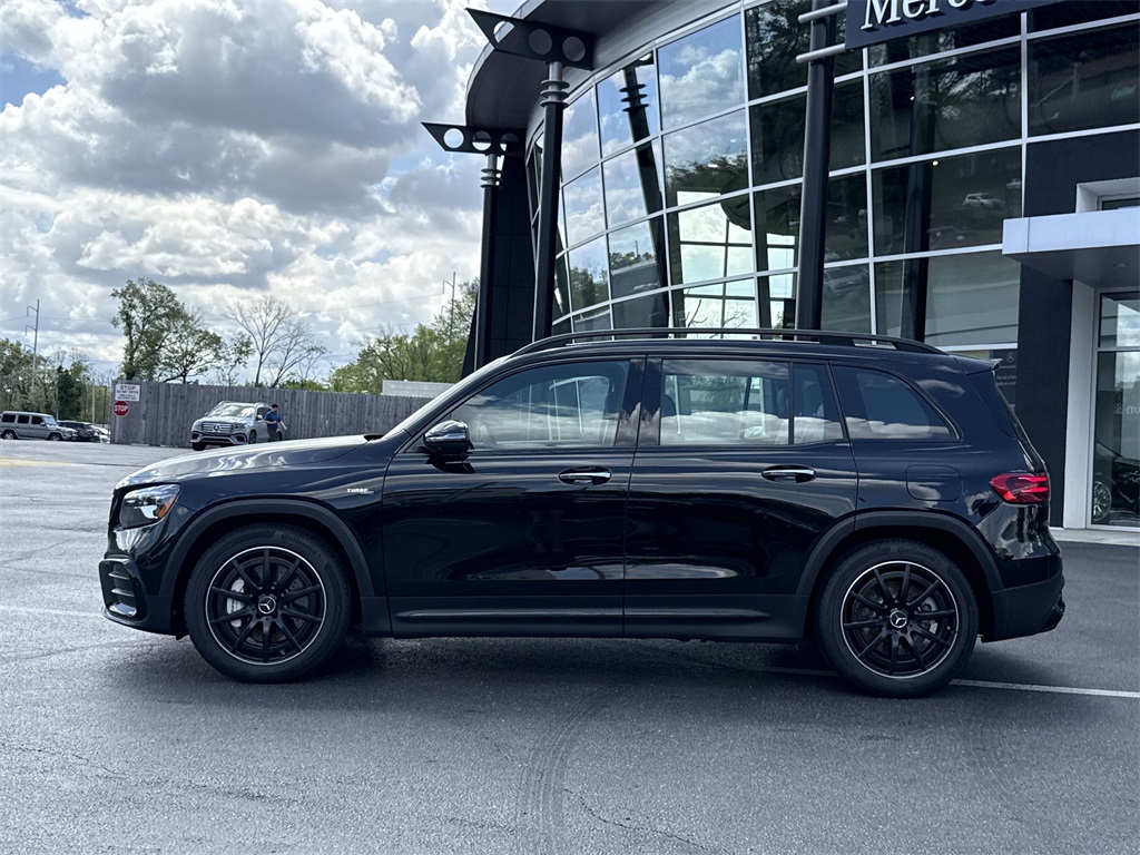 2025 Mercedes Benz GLB 35 AMG photo 2