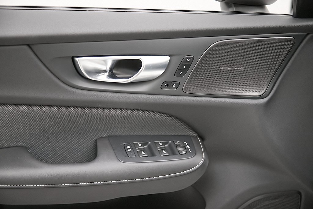 2025 VOLVO S60 - Image 10