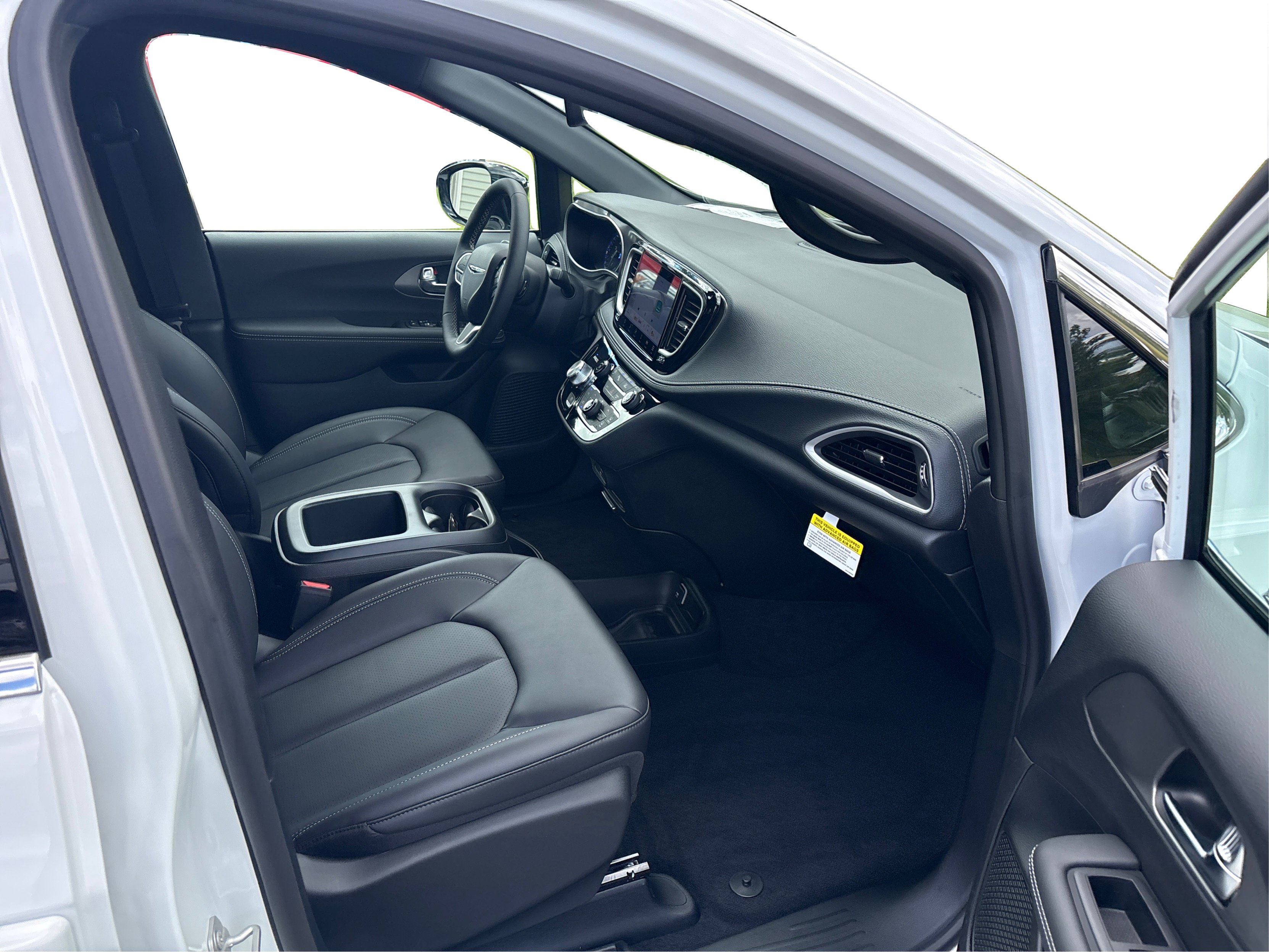 2026 Chrysler Pacifica photo 16