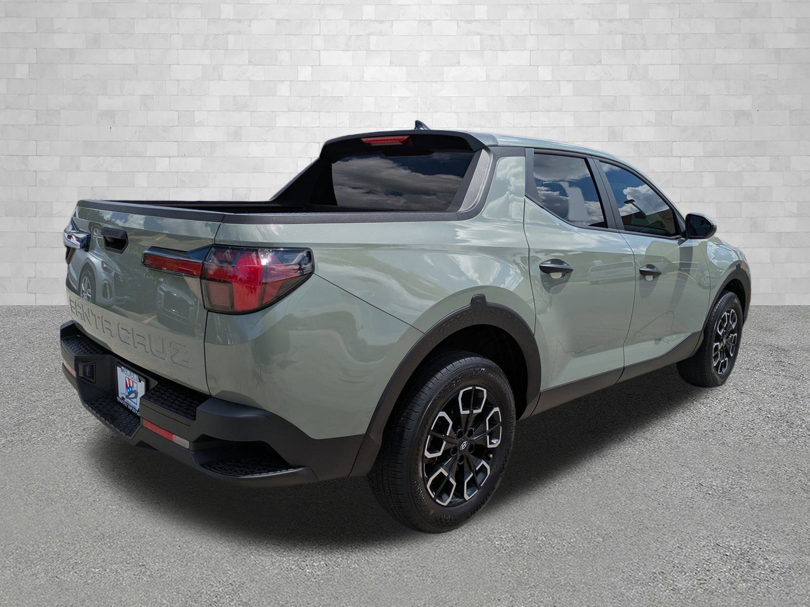 2024 Hyundai Santa Cruz SE photo 2