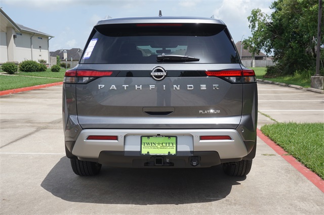 2025 Nissan Pathfinder Platinum photo 3
