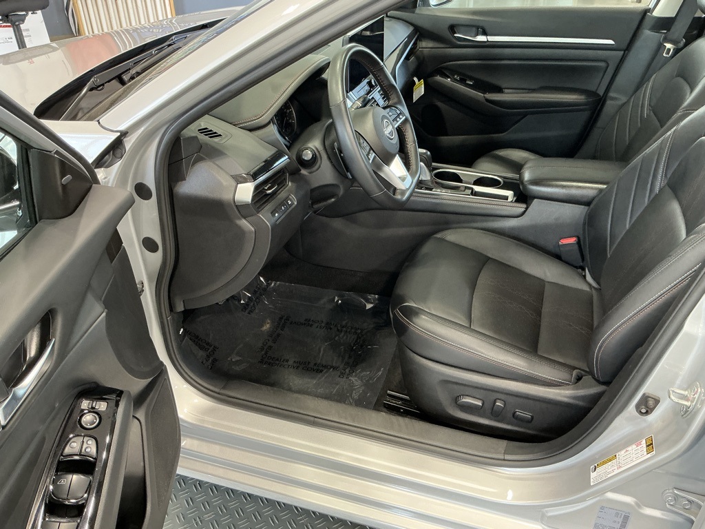 2024 Nissan Altima 2.5 SR photo 3