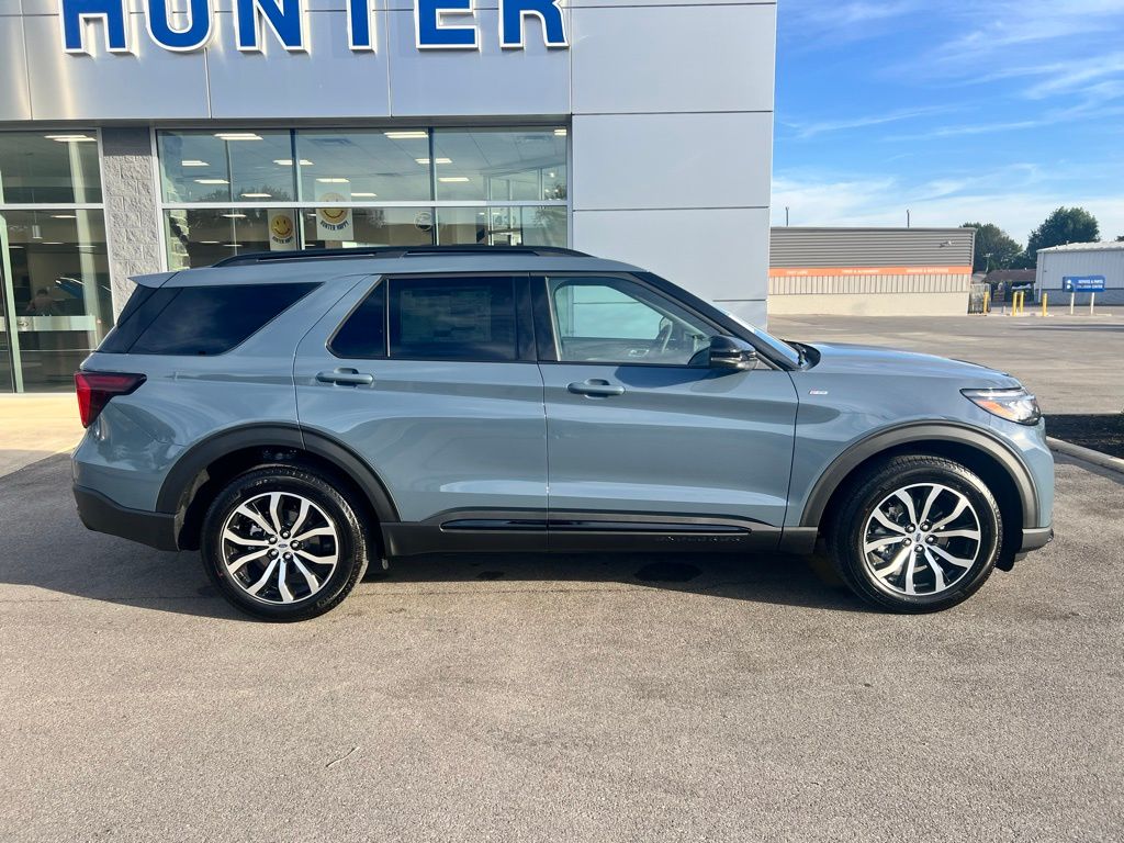 2025 Ford Explorer ST-Line photo 44