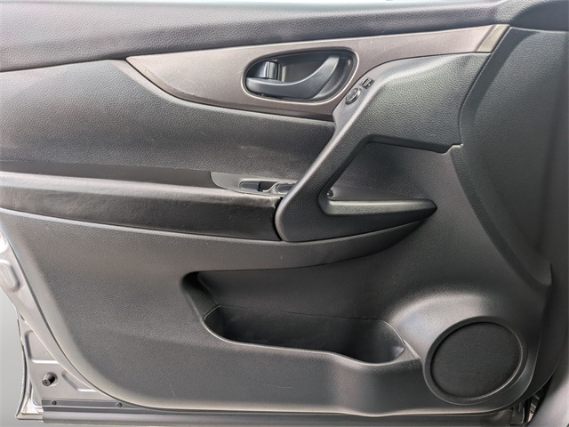 2020 Nissan Rogue Sport S photo 21