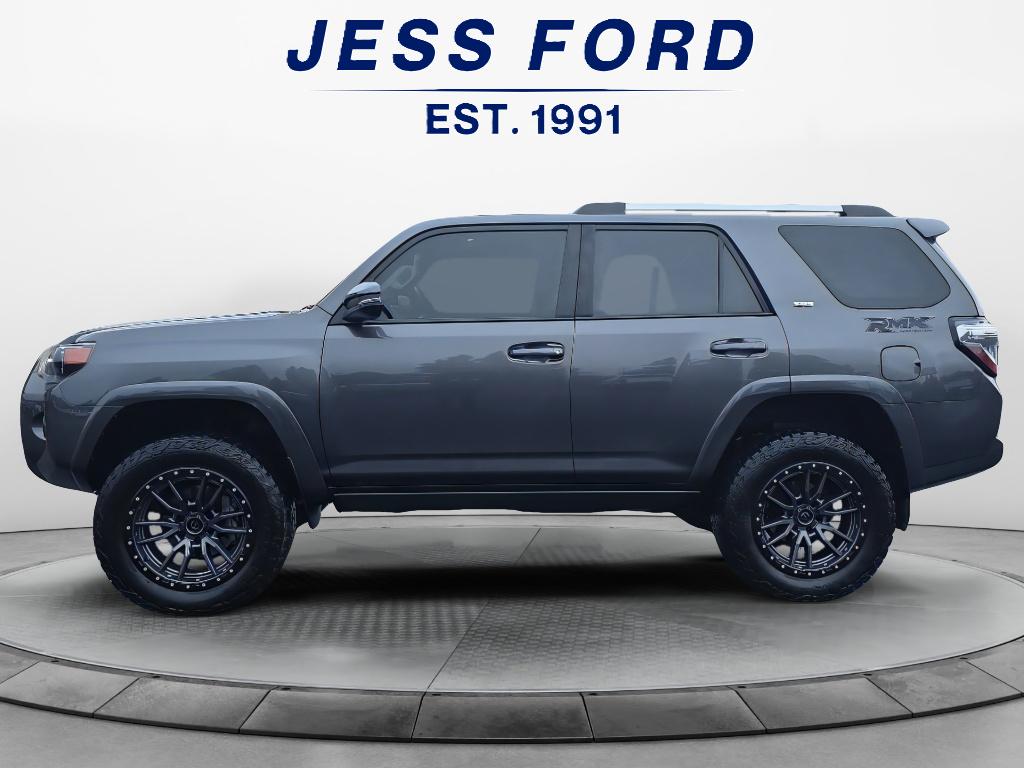 2023 Toyota 4Runner SR5 Premium photo 2