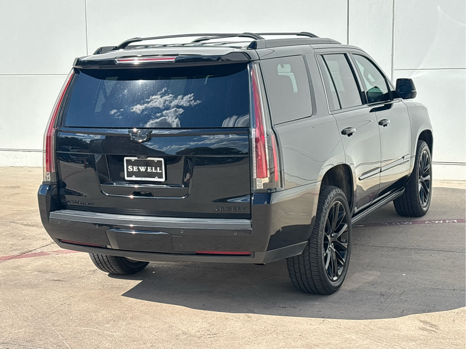 2018 Cadillac Escalade Premium Luxury photo 4