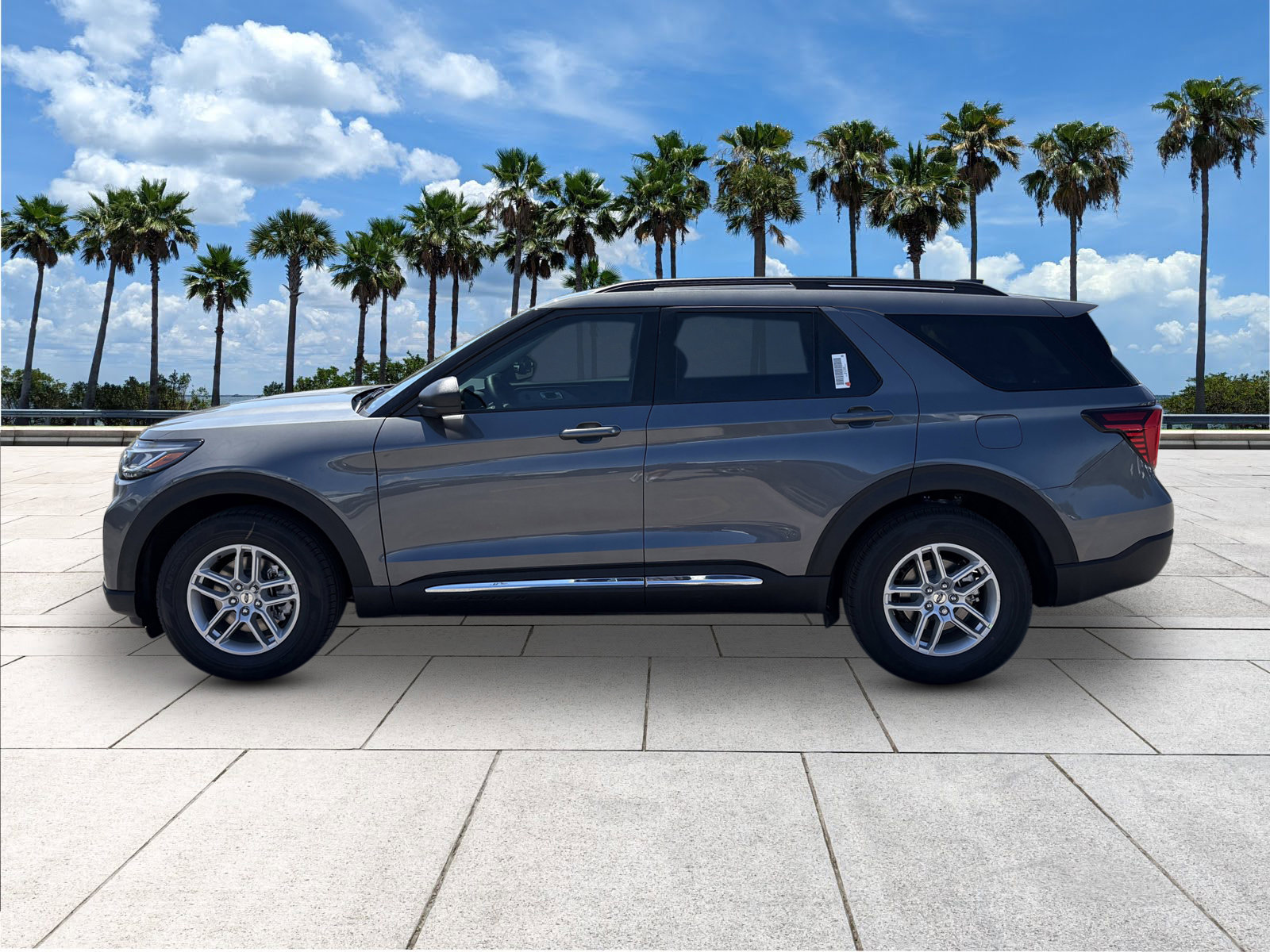 2025 Ford Explorer photo 4