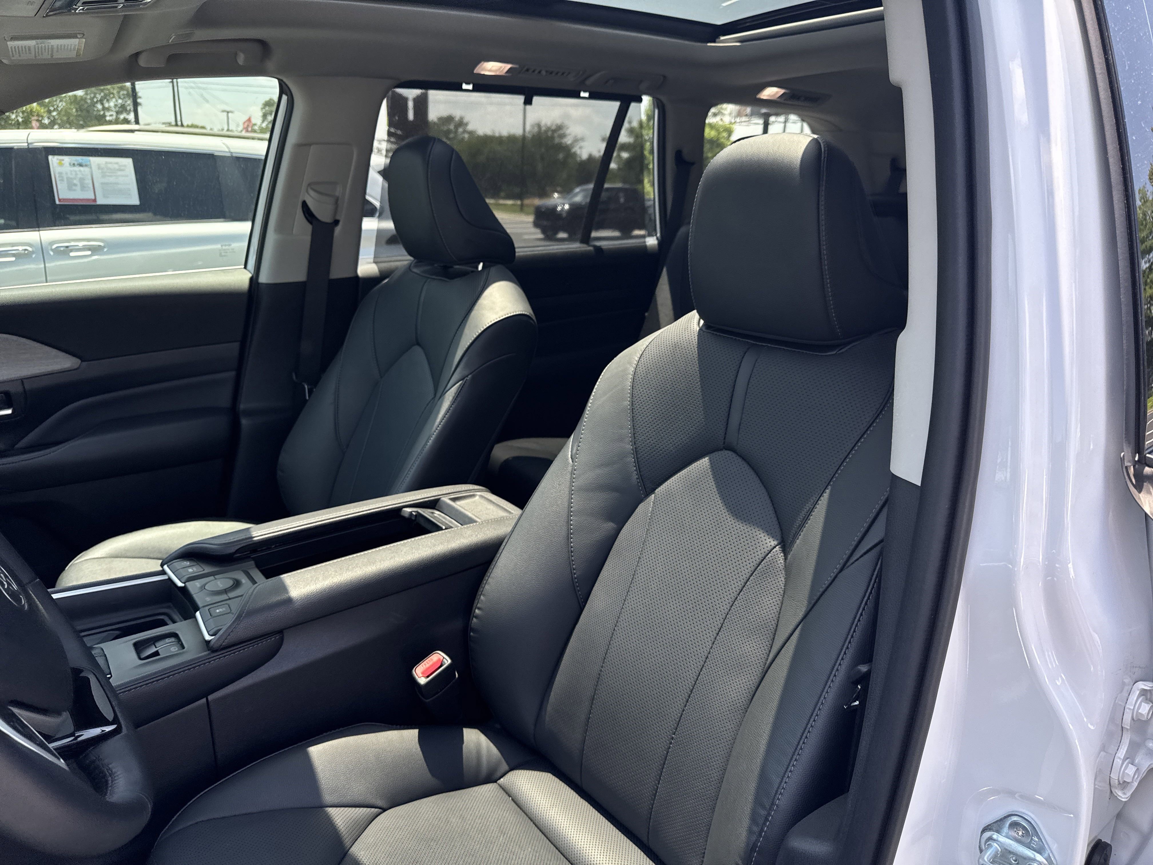 2024 Toyota Grand Highlander Limited photo 10