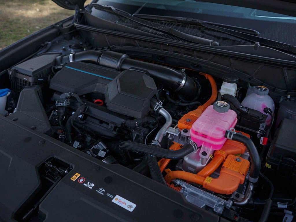 2025 Hyundai Tucson Hybrid Limited photo 3