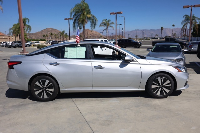 2022 Nissan Altima 2.5 SV photo 2