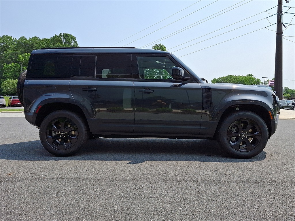 2025 Land Rover Defender 110 S photo 3