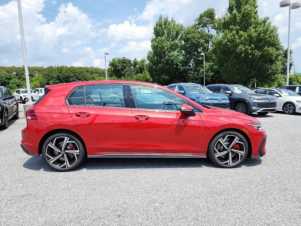 2025 Volkswagen Golf GTI SE photo 4