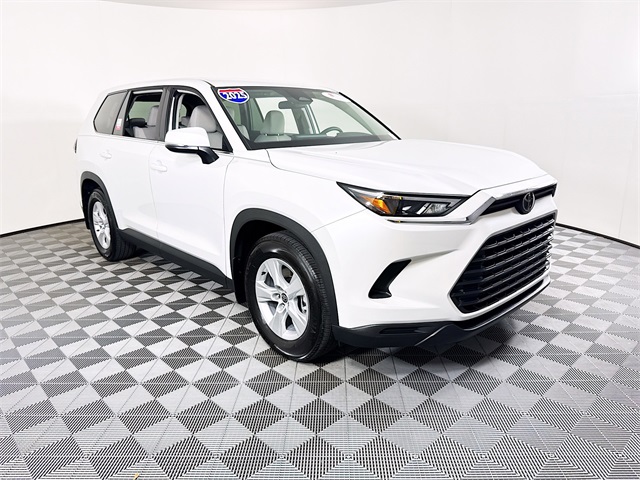 2025 Toyota Grand Highlander LE's photo