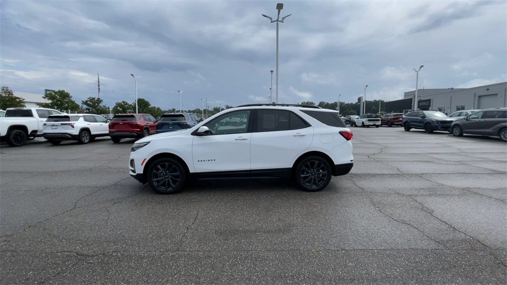 2022 Chevrolet Equinox RS photo 3