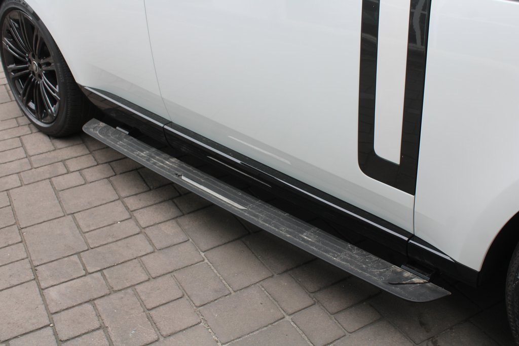 2025 Land Rover Range Rover SE photo 4