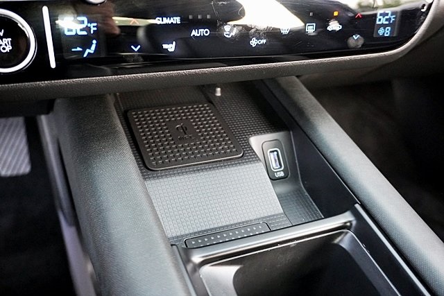 Used 2023 Gold Hyundai SEL image 29