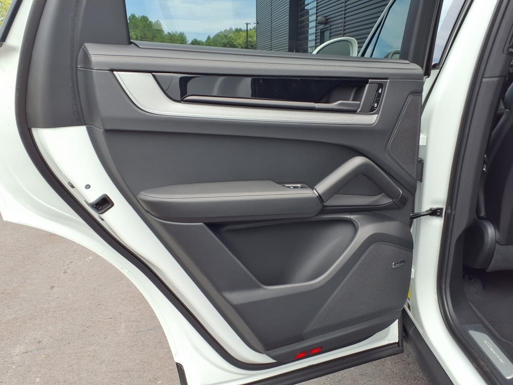 2025 Porsche Cayenne E-Hybrid photo 23