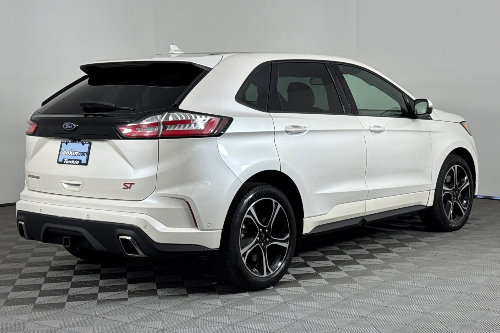 2019 Ford Edge ST photo 4