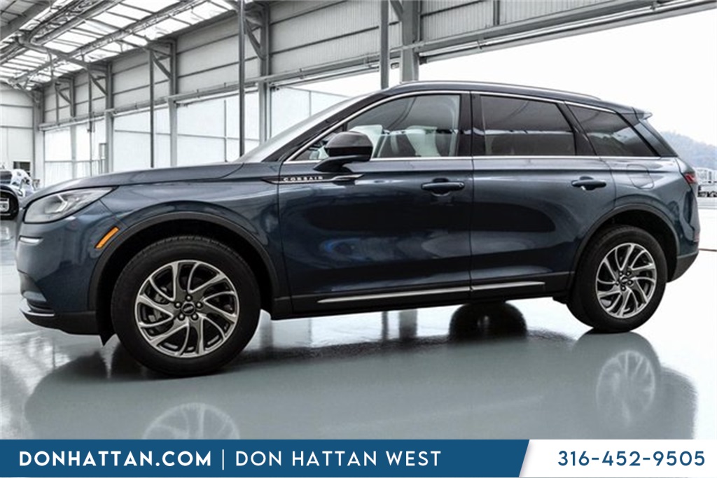 2022 Lincoln Corsair Standard photo 2
