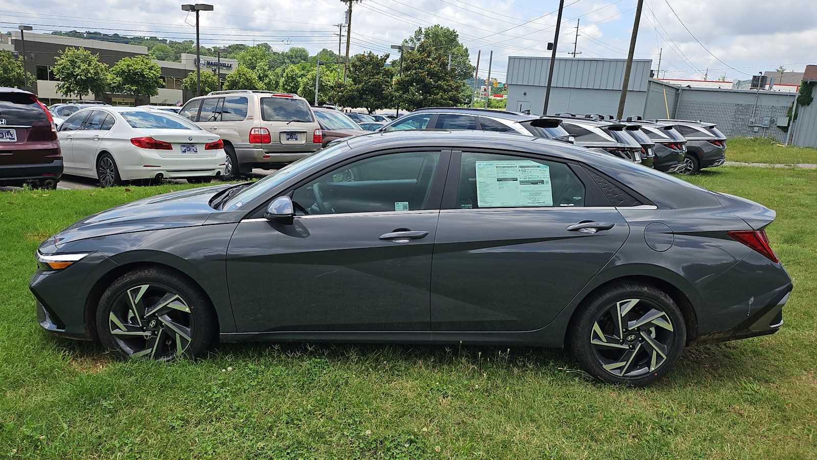 2025 Hyundai Elantra Hybrid Limited photo 2