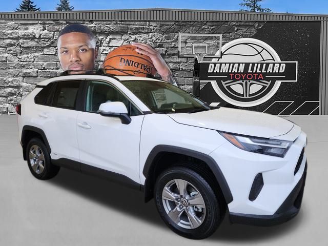 2025 Toyota RAV4 XLE's photo