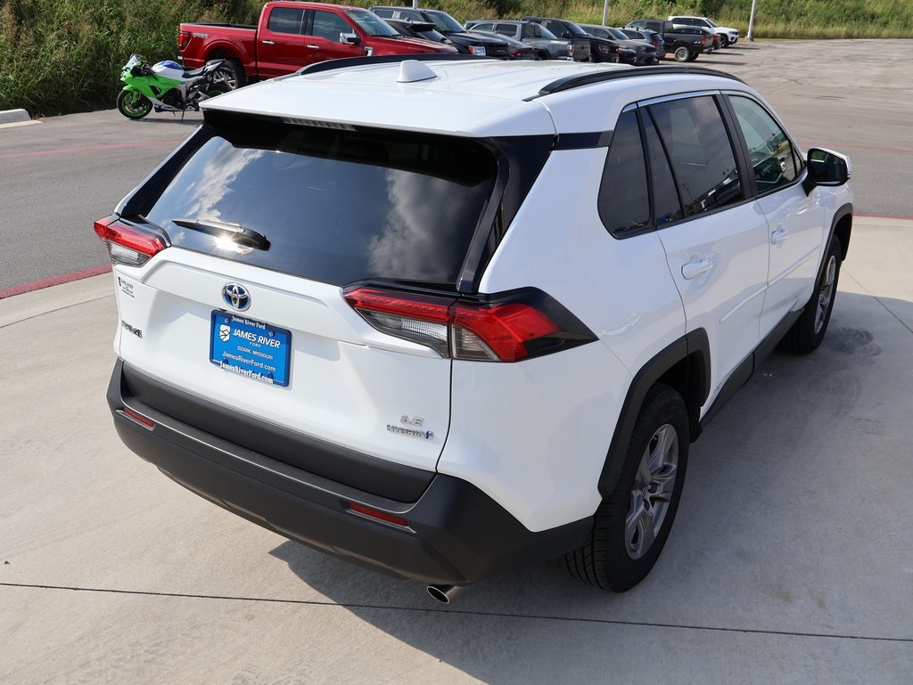 2024 Toyota RAV4 Hybrid LE photo 4