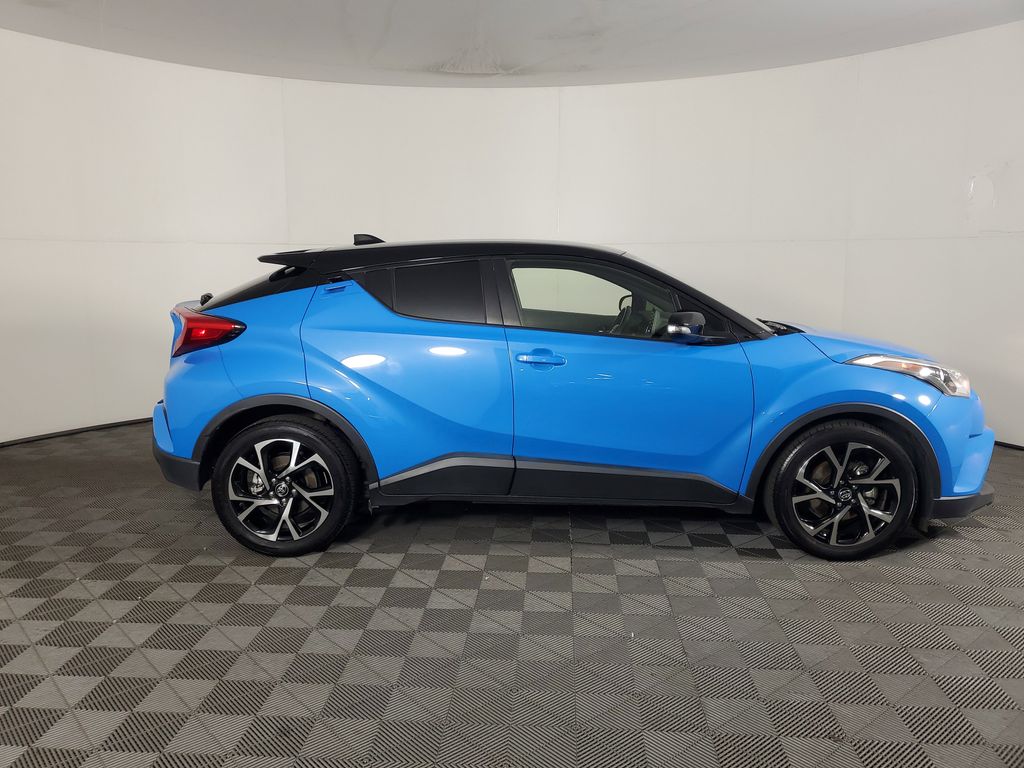 2019 Toyota C-HR XLE photo 3