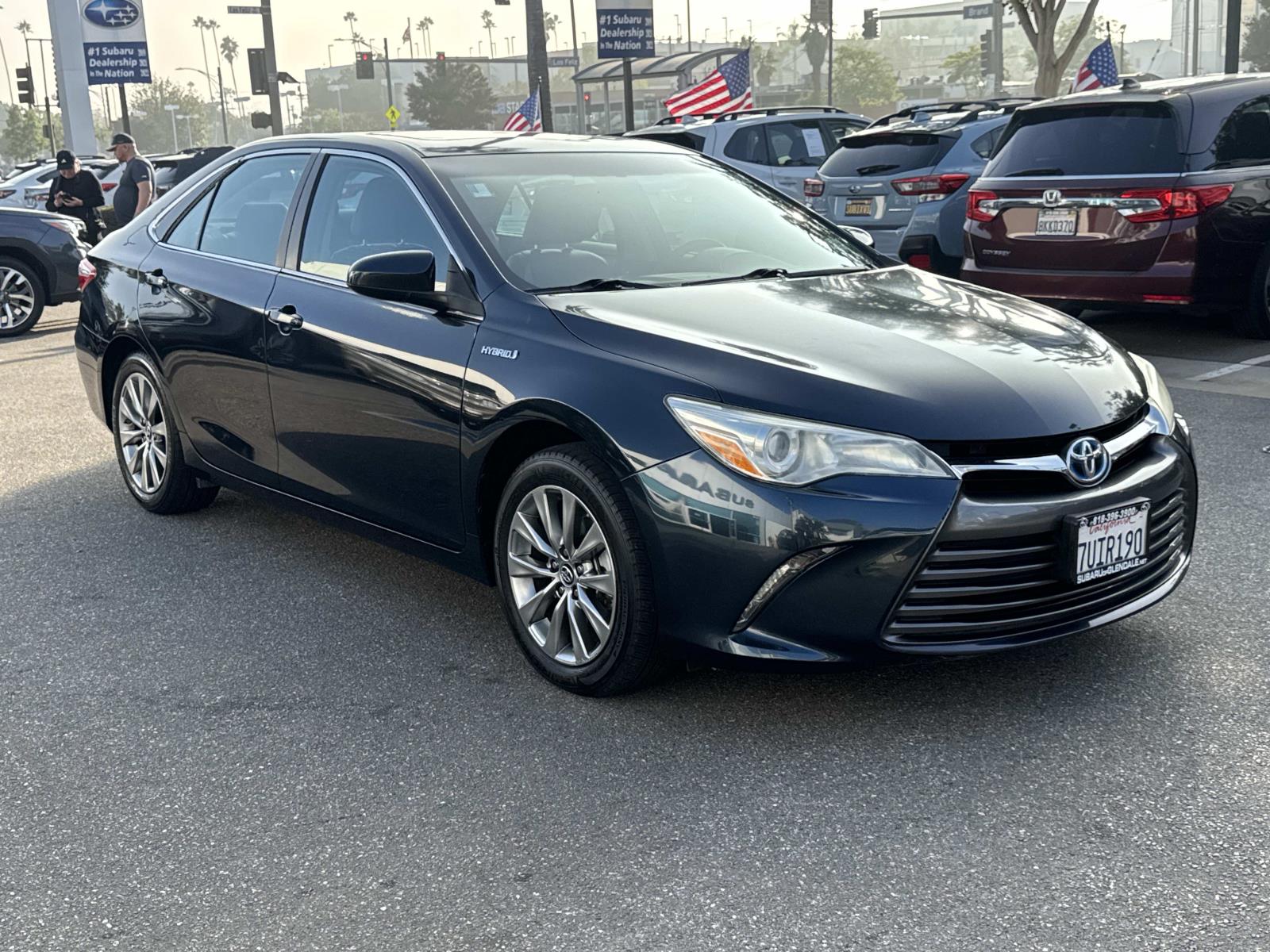 2017 Toyota Camry Hybrid XLE photo 3