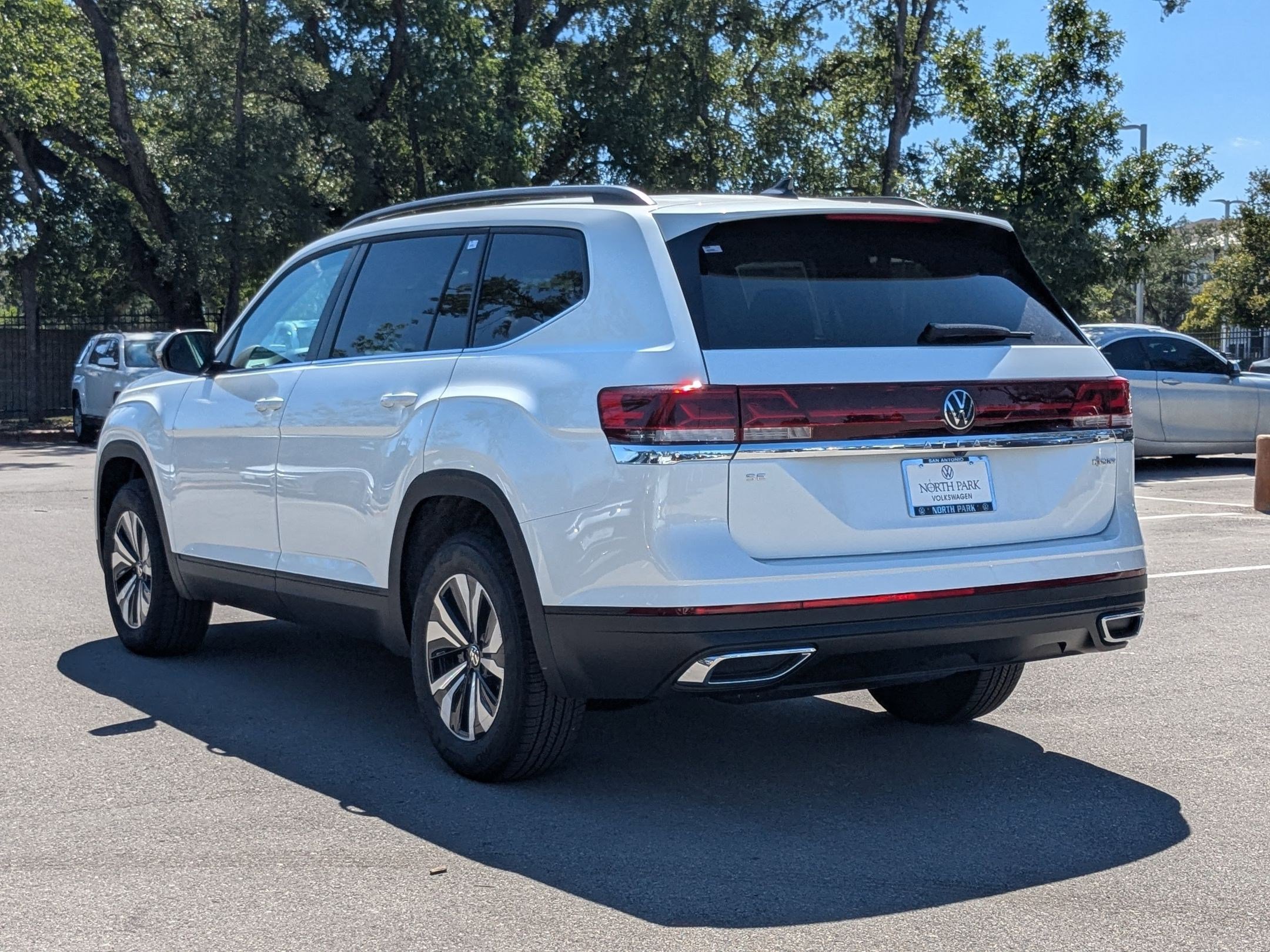 2026 Volkswagen Atlas SE photo 3