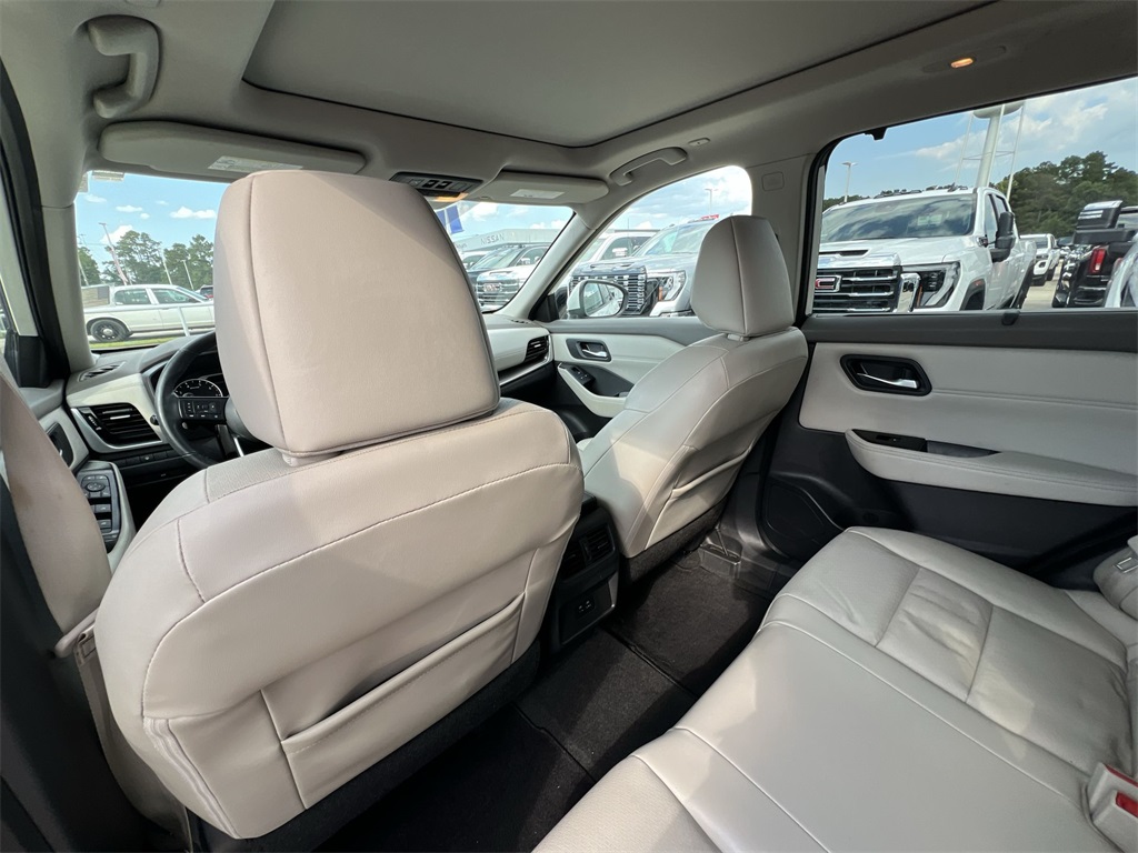 2022 Nissan Rogue SV photo 6