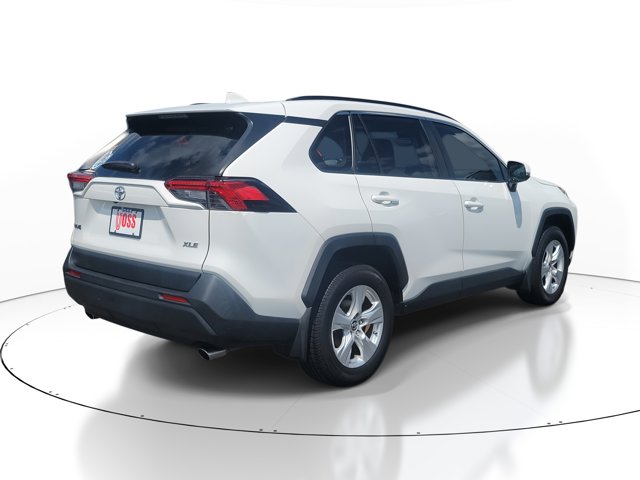 2019 Toyota RAV4 XLE photo 4